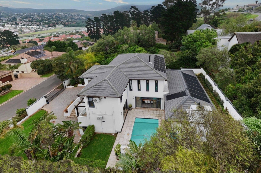 4 Bedroom Property for Sale in Van Riebeeckshof Western Cape